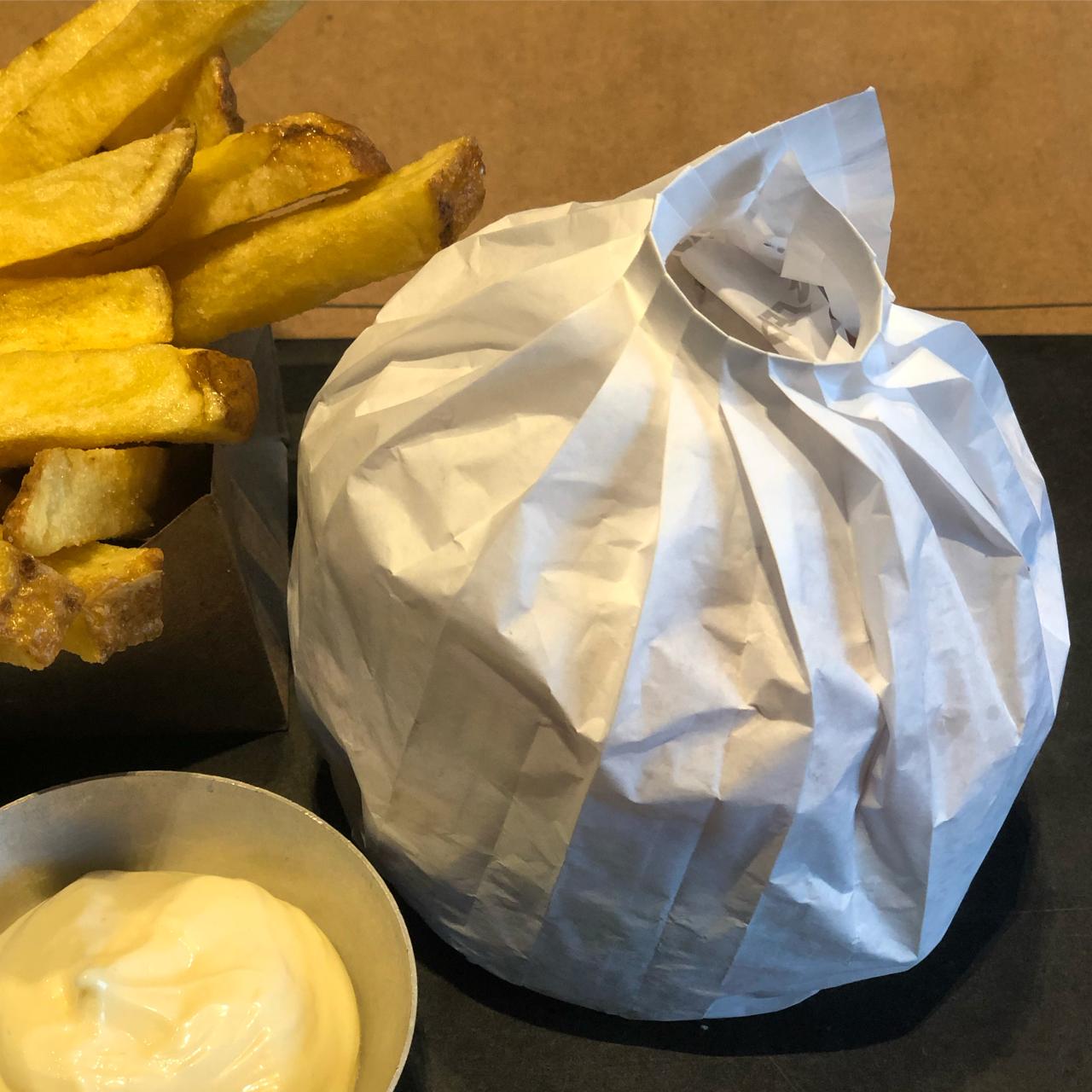 PleatPak com hambúrguer e batata frita